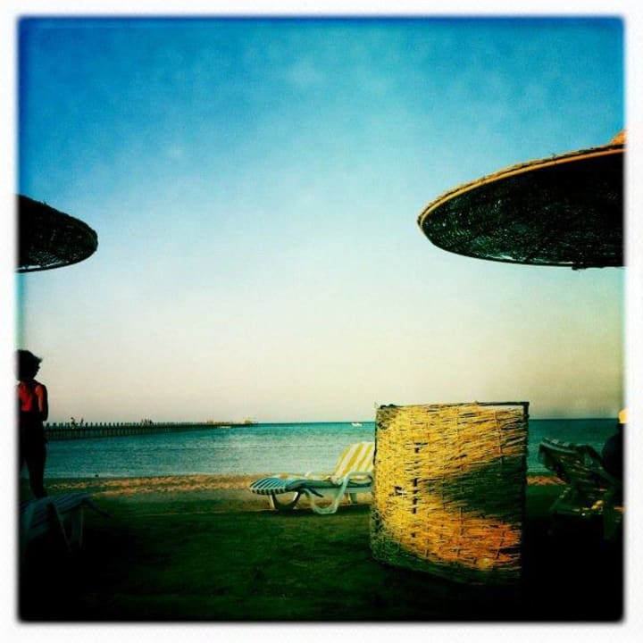 Der Strand (am Abend) Stella Beach Resort & Spa Makadi Bay