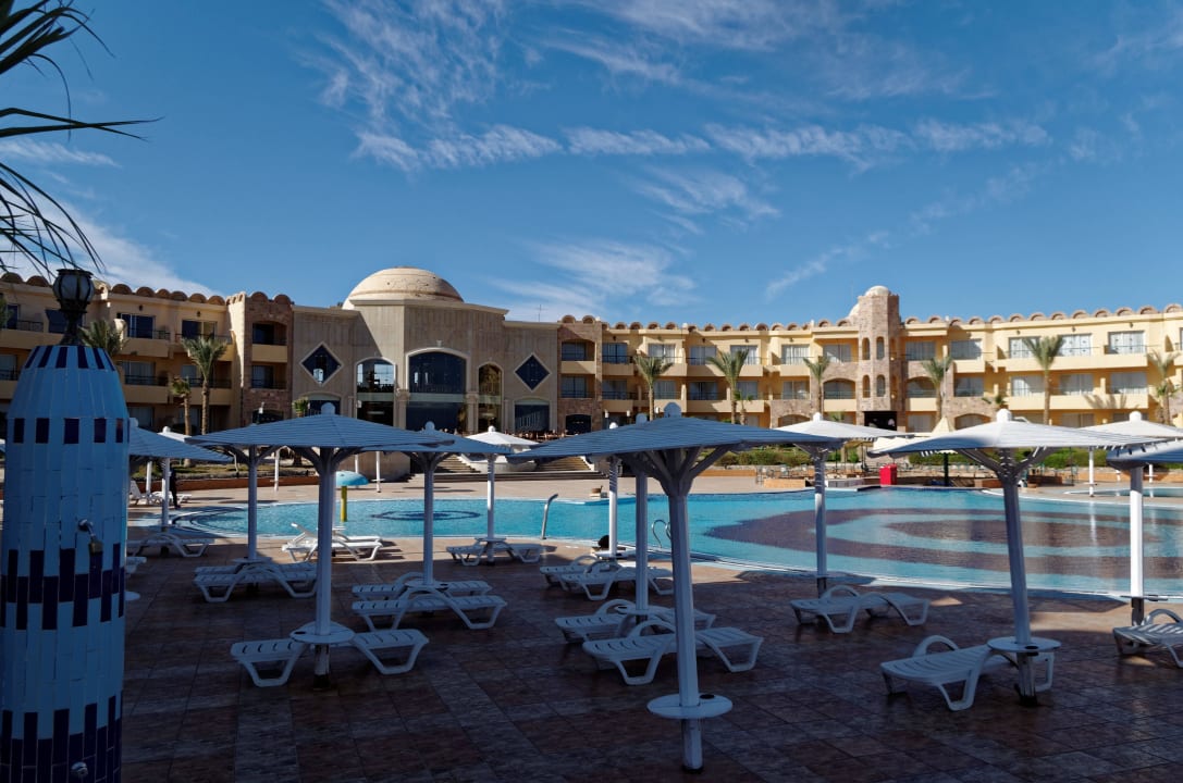 Pool und Haupthaus Utopia Beach Club