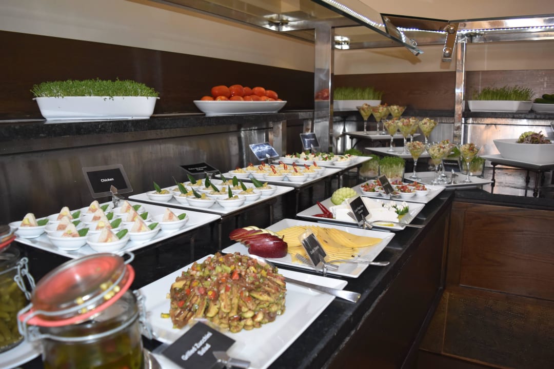 Mittagsbuffet (Häppchen) Mövenpick Resort El Quseir