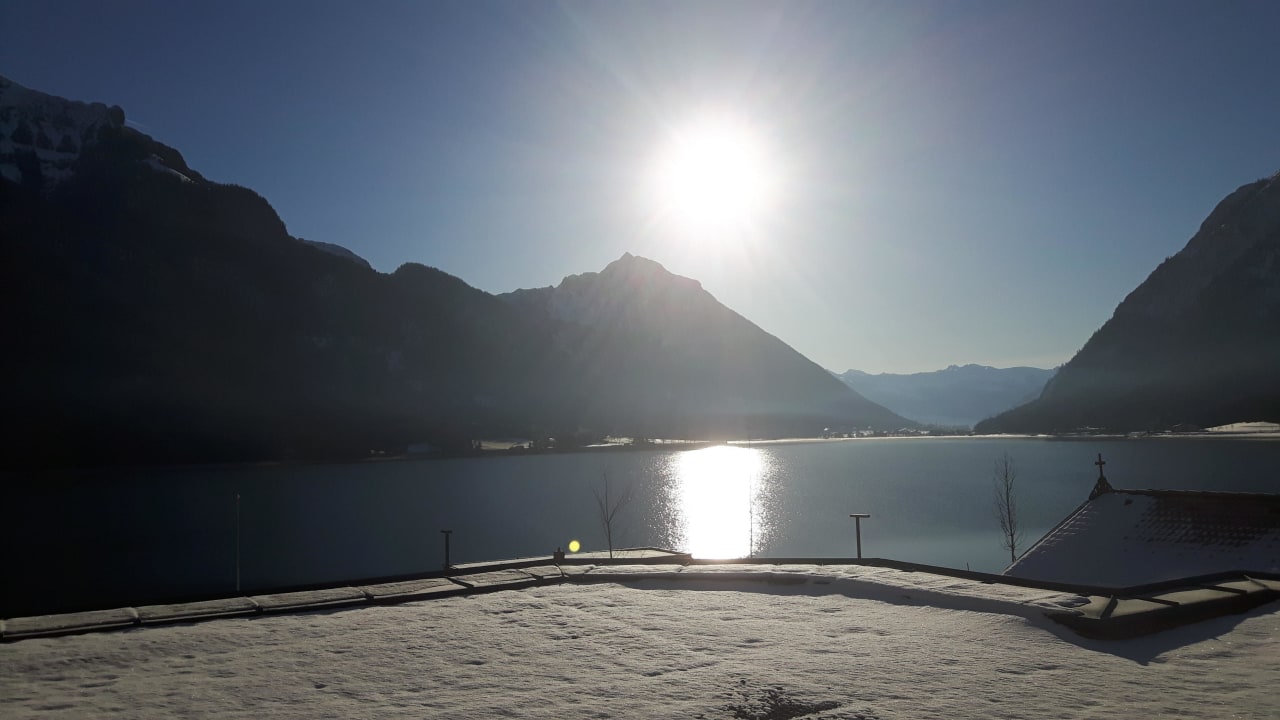Morgendlicher Blick aus dem Zimmerfenster Entners am See