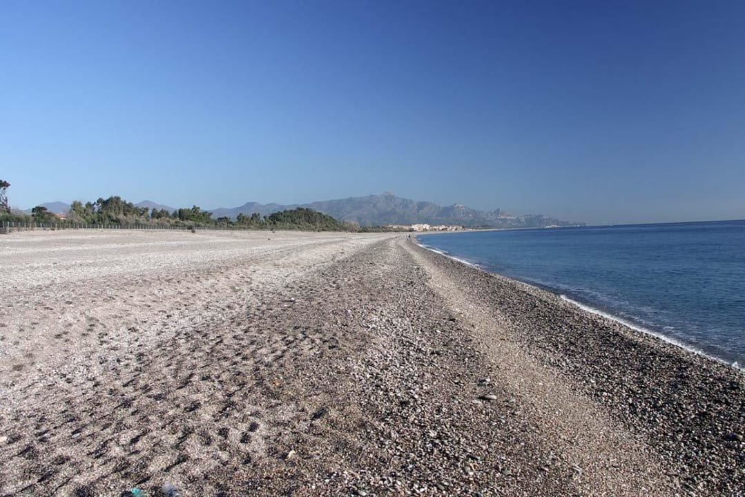 Plaża w Fondachello Kings House Hotel Resort