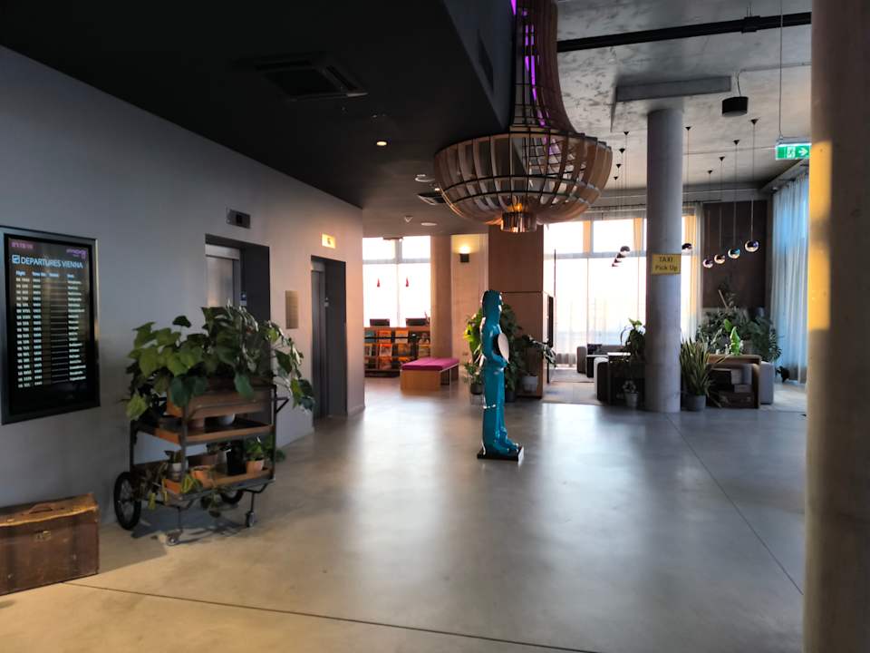 Lobby MOXY Vienna Airport