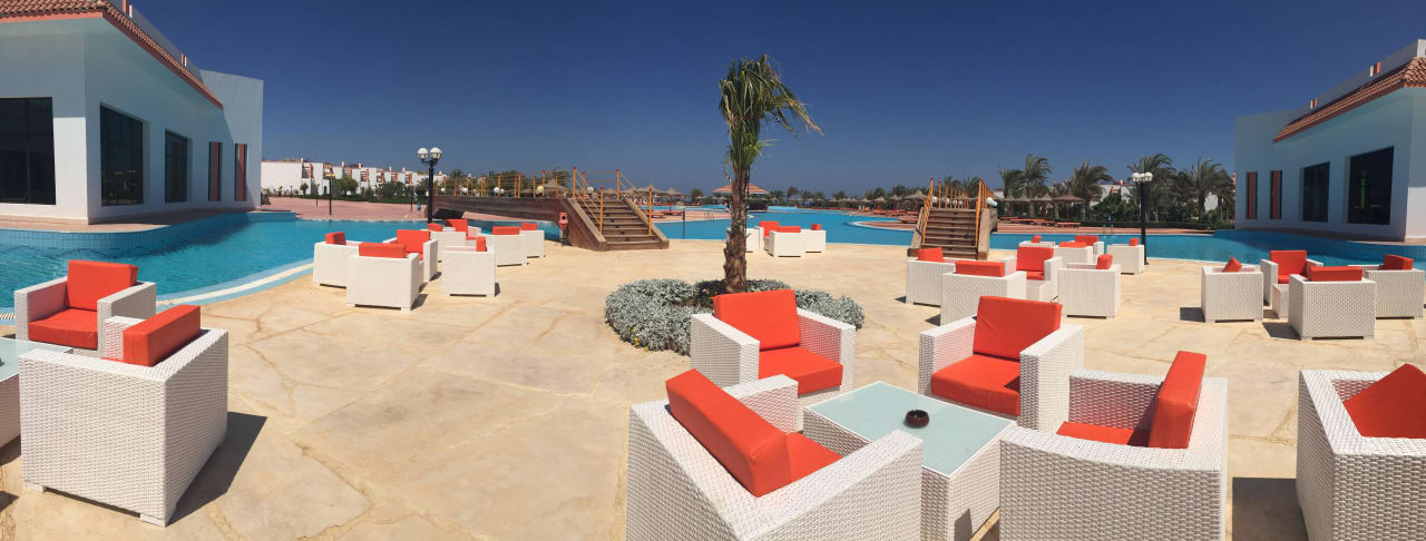 Sitzgelegenheiten am Pool Fantazia Resort Marsa Alam