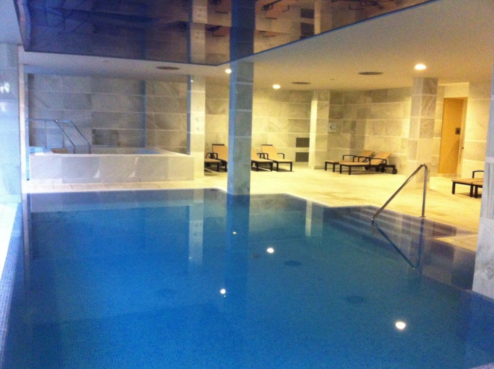 Pool und SPA Bereich innen Hipotels Playa la Barrosa