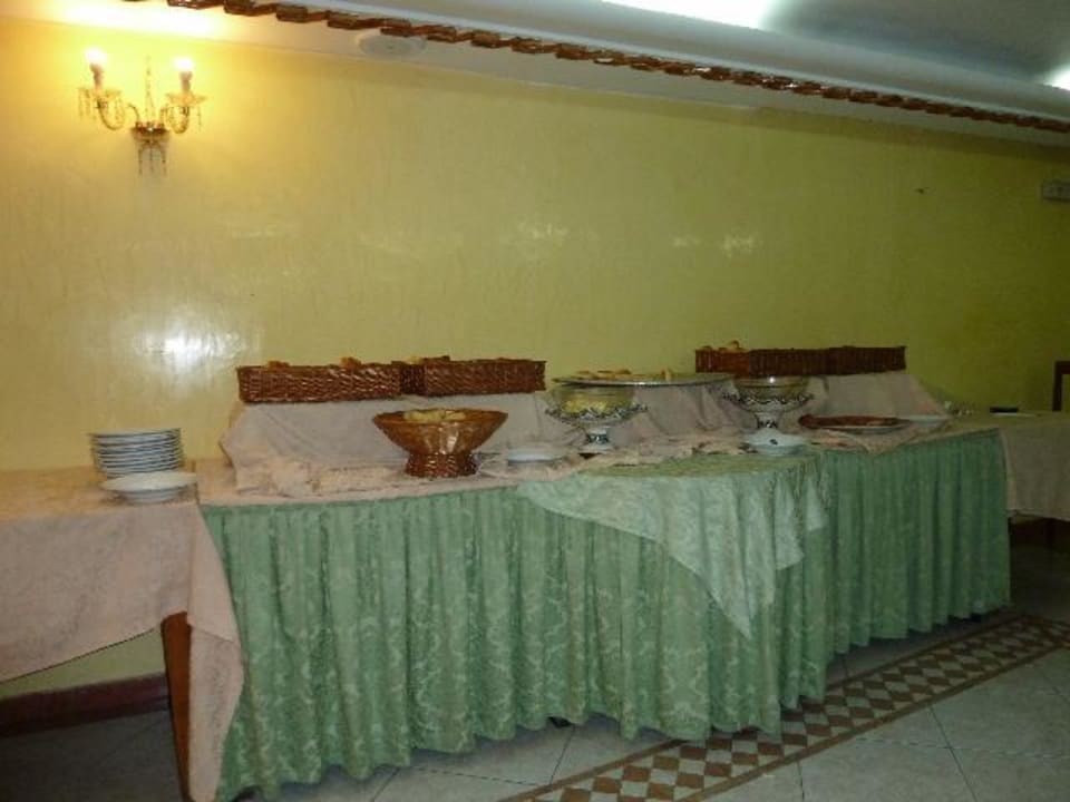 Leeres Buffet Hotel Bouregreg
