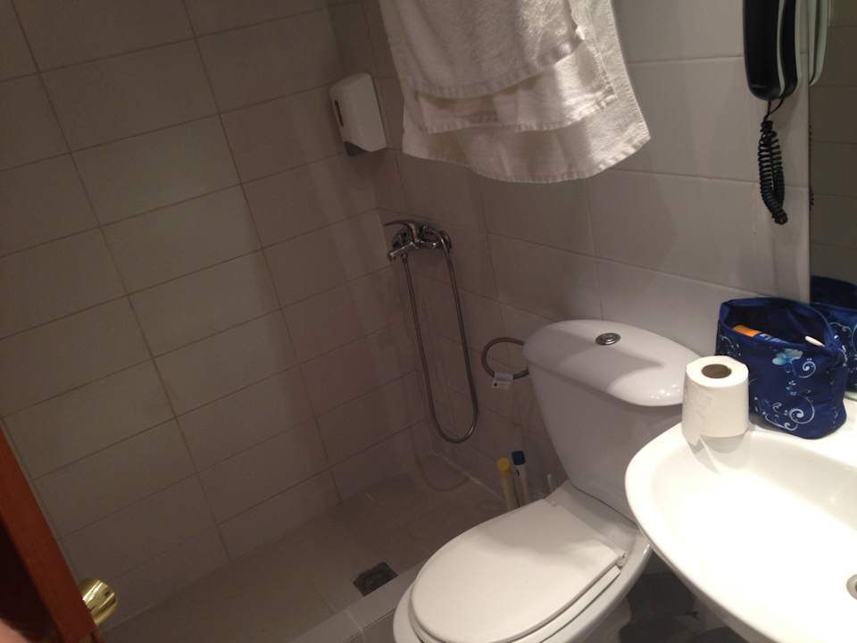 Noch ohne Duschwand Sandy Beach Resort