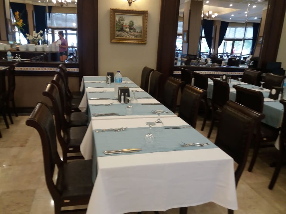 Innenrestaurant im Hintergrund Terasse Club Yali Hotels & Resort