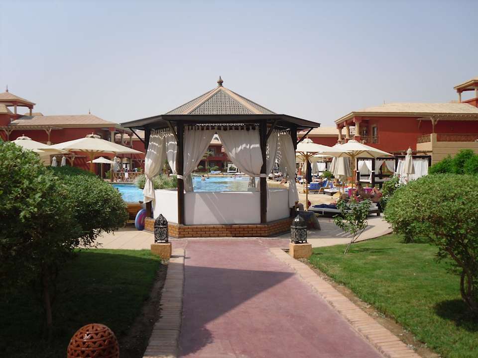 Einer von vielen Pavillions für "Schattensuchende" Pickalbatros Alf Leila Wa Leila Resort - Neverland Hurghada