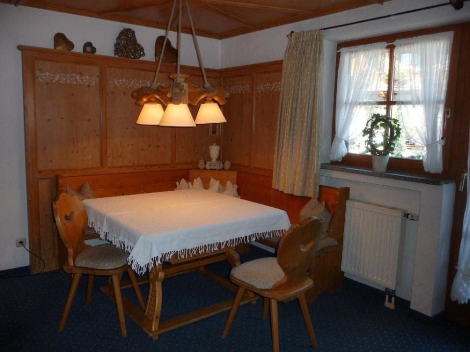 Die Sitzecke in der Ferienwohnung Nr. 4 Ferienwohnungen Fiakerhof