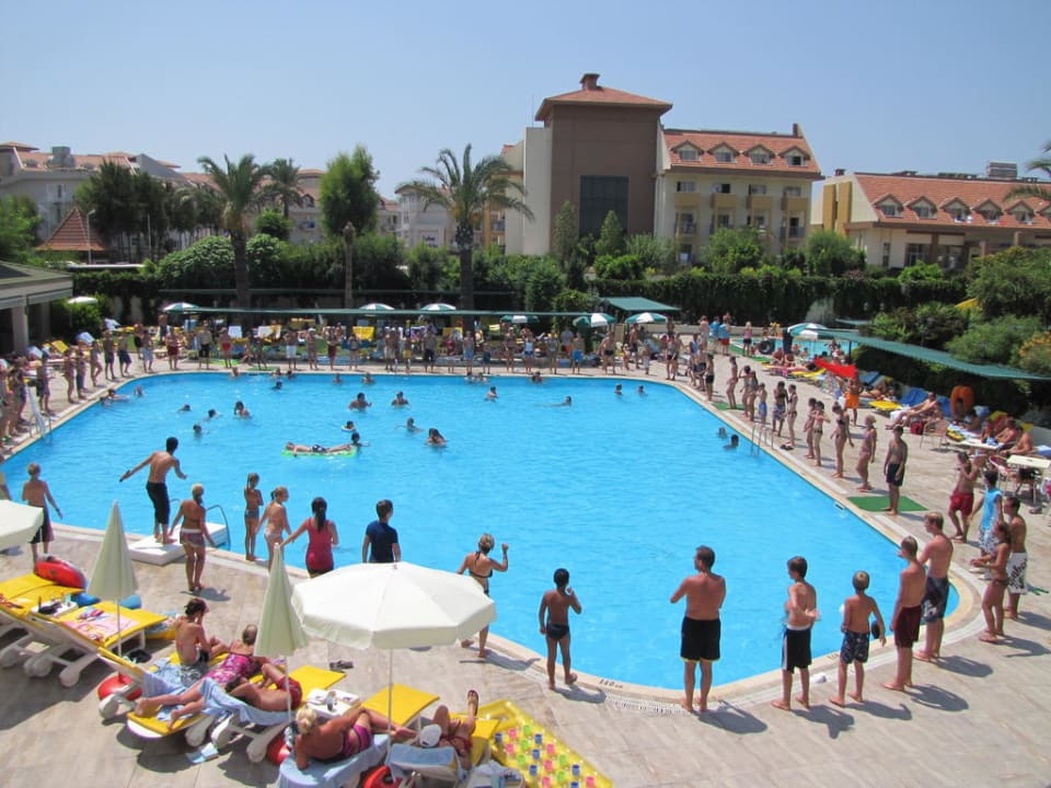 Clubdance Side Breeze Hotel