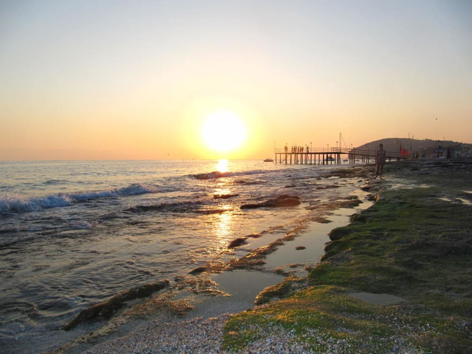 Steinplatten am Strand Club Hotel Mirabell