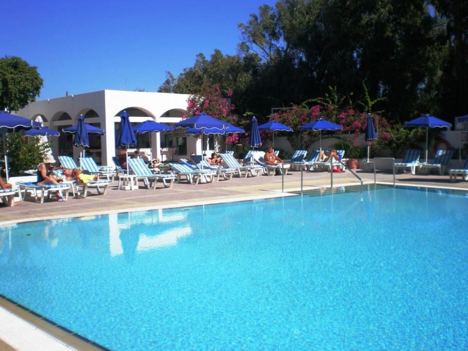 Basen Belair Beach Hotel