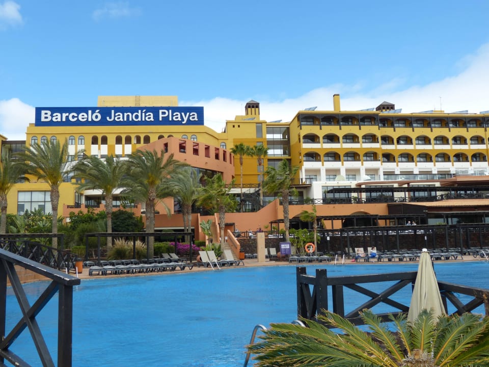 Großzügige Poolanlage auf zwei Ebenen Occidental Jandía Playa