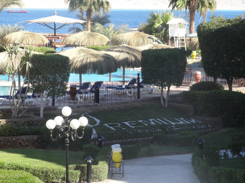 Вид на бассейн Moreno Horizon Spa & Resort
