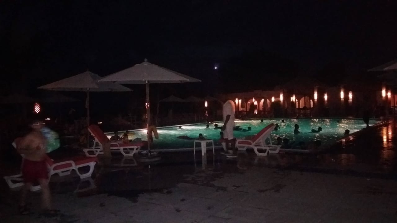 Pool mit Tagesgästen war unmöglich sich wo hinzuse Umm Al Quwain Beach Hotel