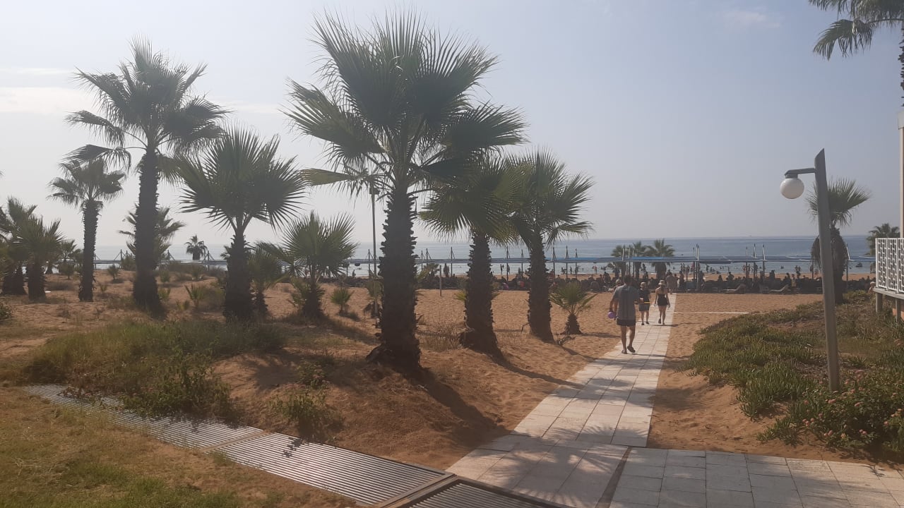 Strand Club Grand Side