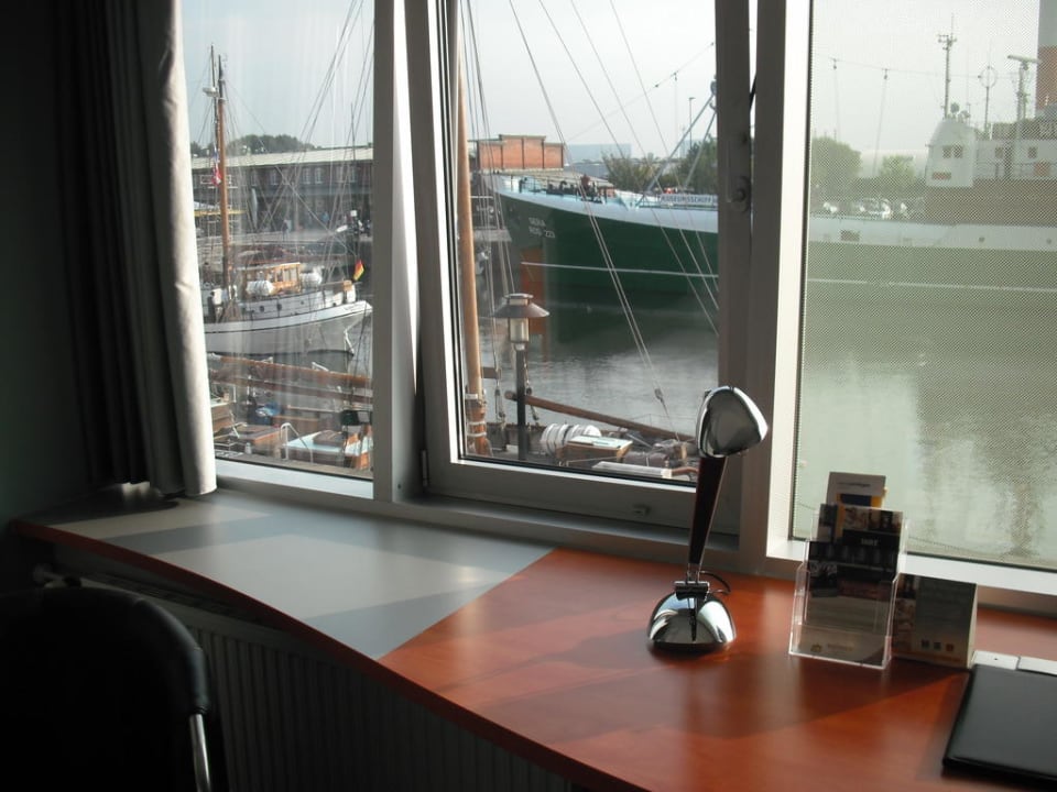 Ausblick auf den alten Fischereihafen Nordsee Hotel Fischereihafen