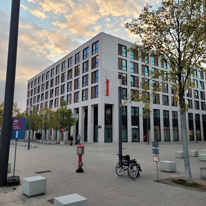 Außenansicht IntercityHotel Berlin Airport BER Terminal 1+2