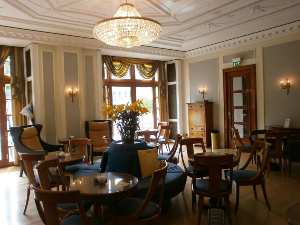 Bibliothek Best Western Premier Grand Hotel Russischer Hof