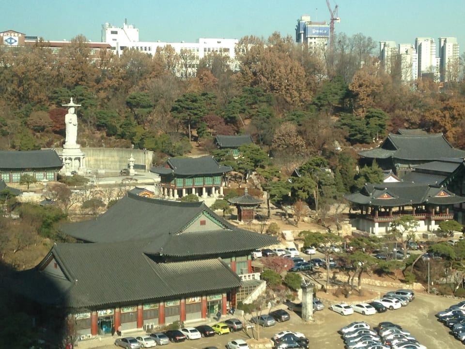 Blick aus dem Zimmer auf die Tempelanlage Hotel InterContinental Coex