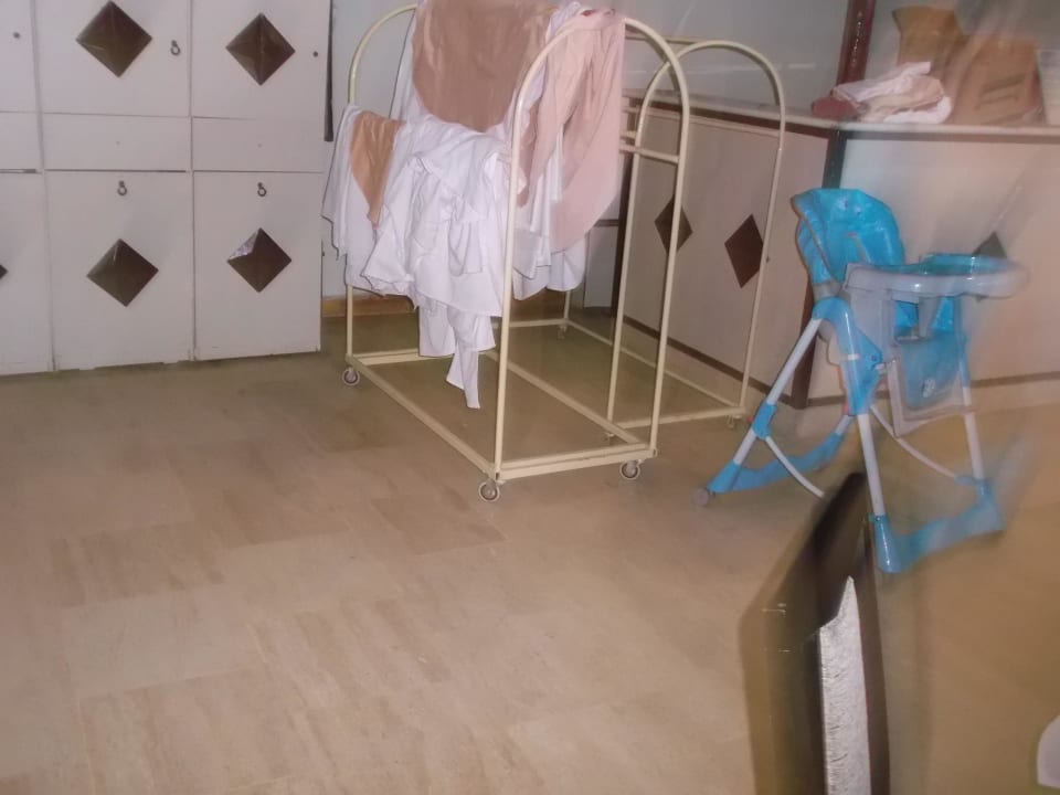 Dreckige Decken IM Restaurant Holiday Park Resort