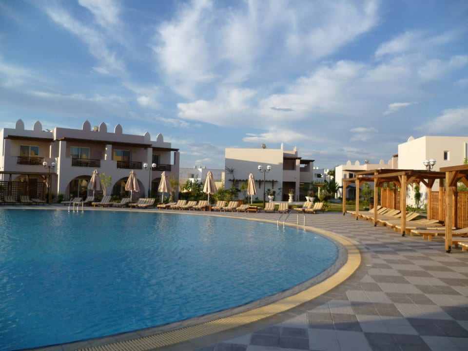 Teil des großen Pools Hotel Gaia Palace