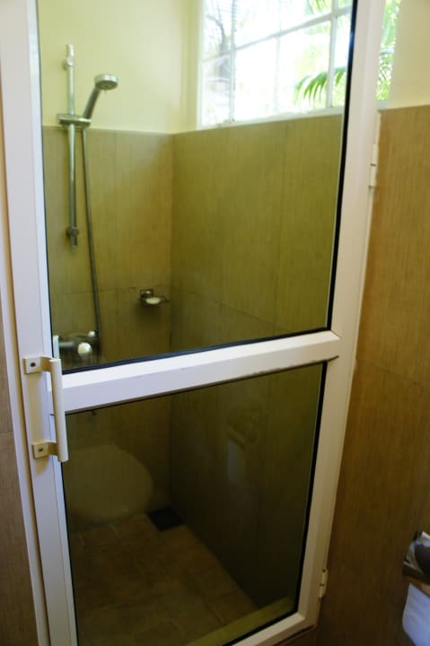 Dusche im Standard Sea view Zimmer.  Anelia Resort & Spa