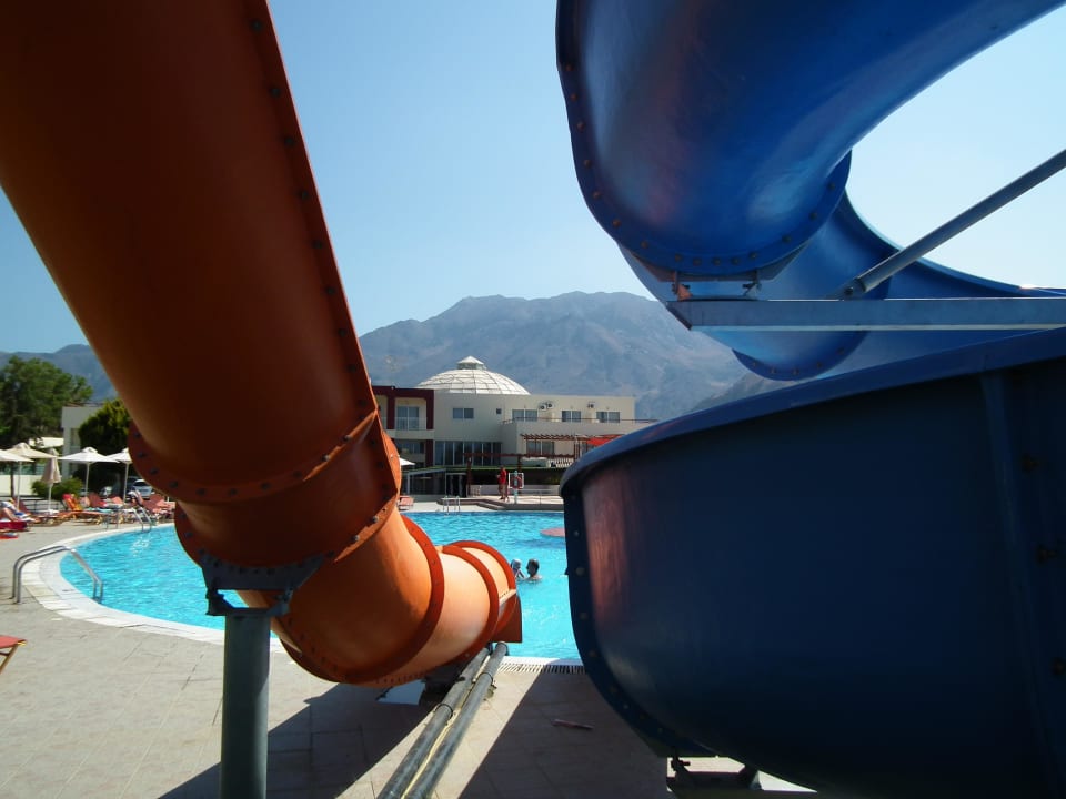 Spod zjeżdżalni HARPIN Georgioupolis Resort Aquapark & SPA