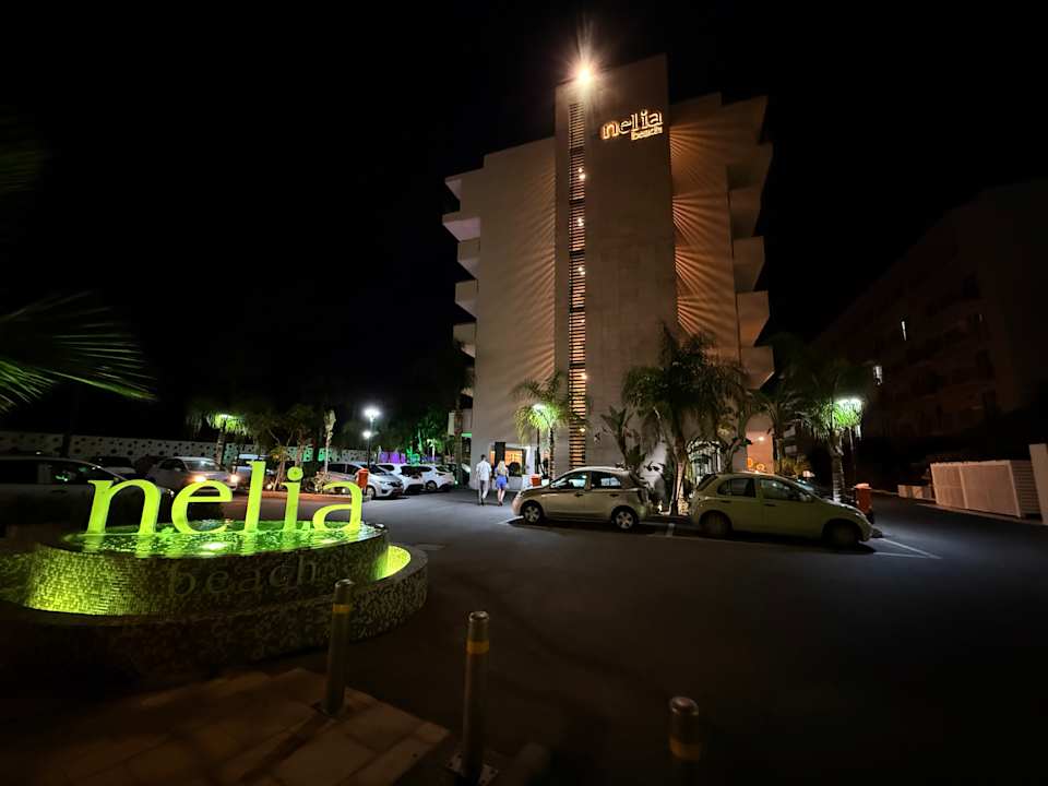 Außenansicht Hotel Nelia Gardens