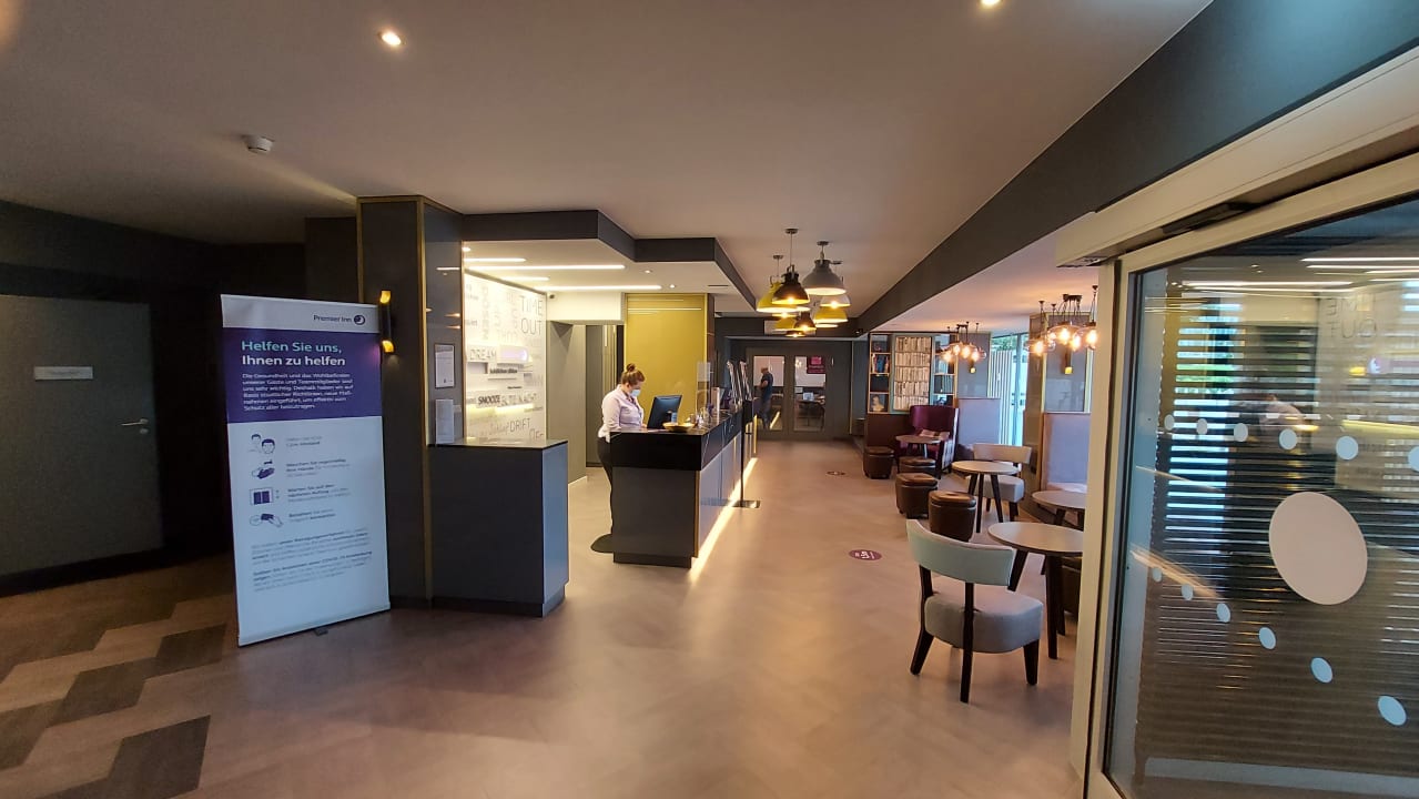 Lobby Premier Inn Saarbrücken City Centre