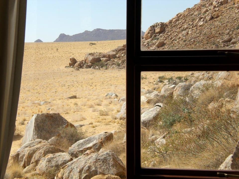 Blick aus dem Fenster in die Namib / Pränamib Klein-Aus Vista Desert Horse Inn