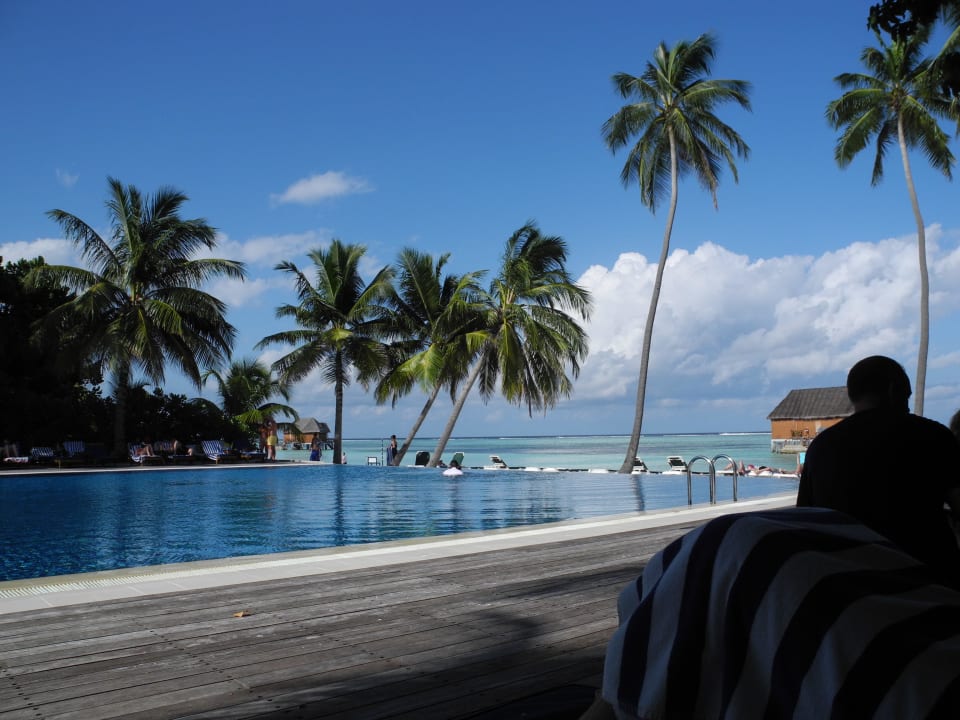 Hinterer Pool (bei 300er) Meeru Maldives Resort Island