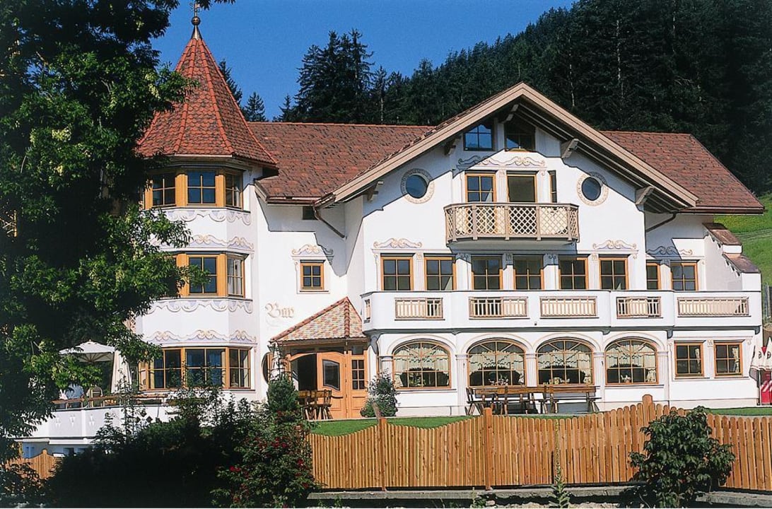 Außenansicht Sommer Turmhotel Gschwendt
