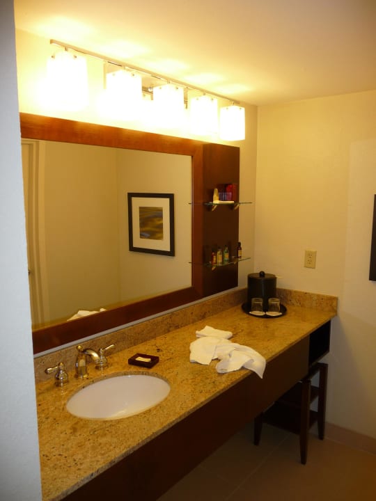 Der Waschtisch vor dem Bad Hutchinson Island Marriott Beach Resort & Marina