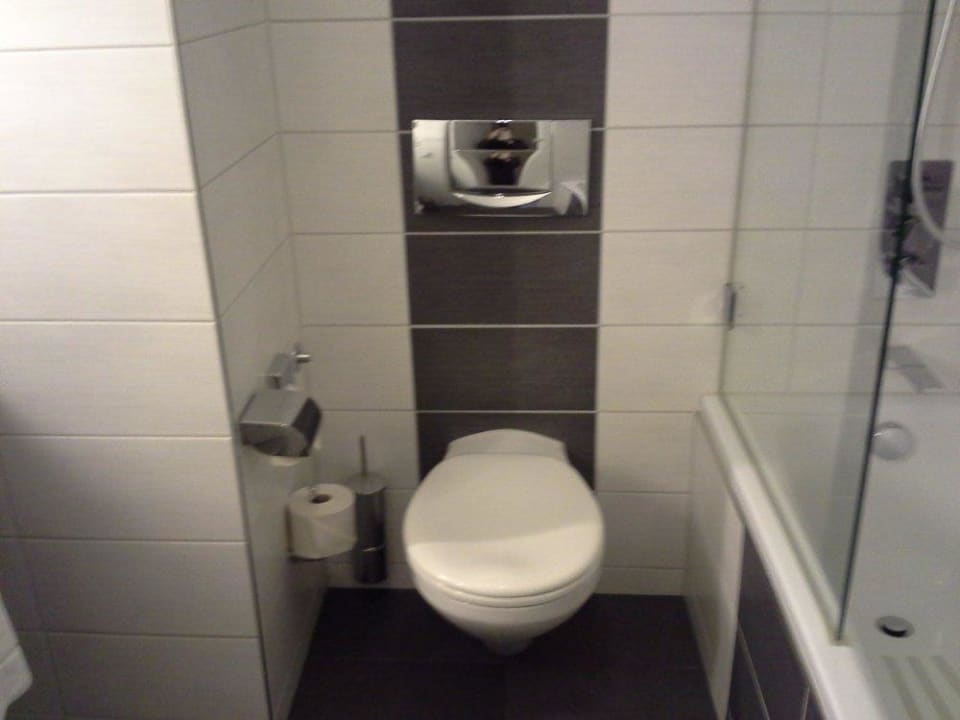 Bad mit Duschbadewanne Dorint Hotel Bonn