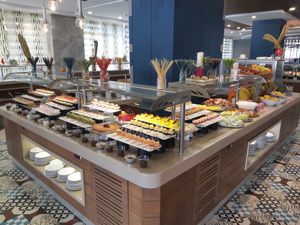 Gastro Saturn Palace Resort Hotel