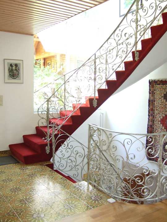 Unsere Stiege mit rotem Teppich für Sie! Ferienhaus Annenheim