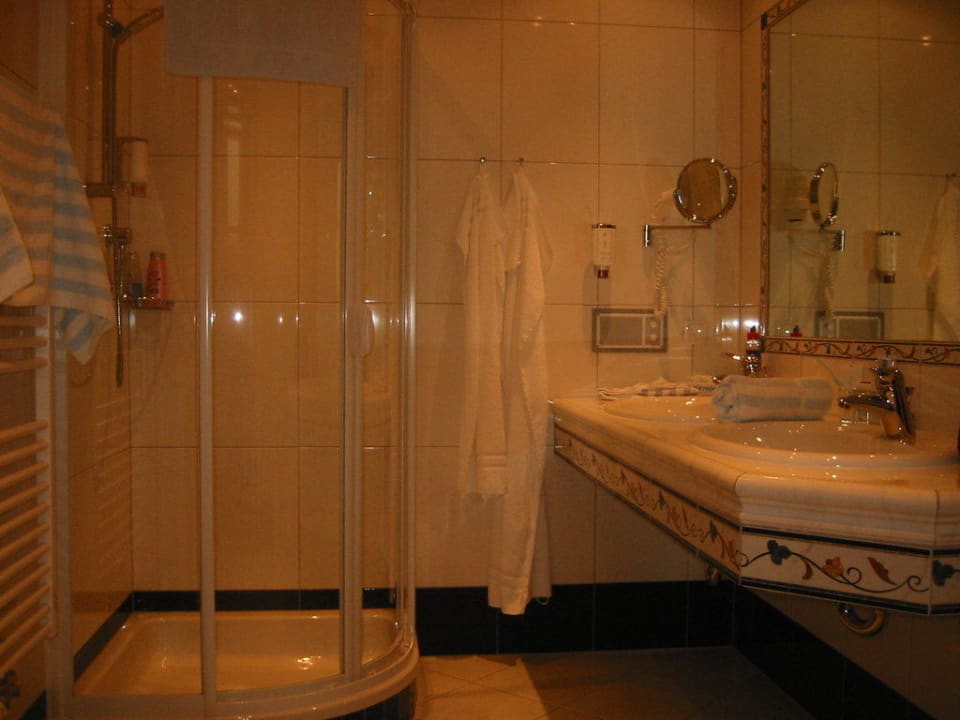 Badezimmer mit Dusche Lürzerhof - luxury.nature.spa