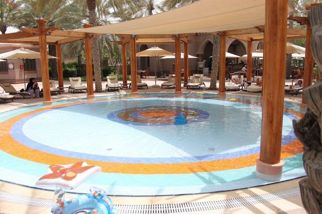 Kinderpool mit Schattendach Emirates Palace Mandarin Oriental