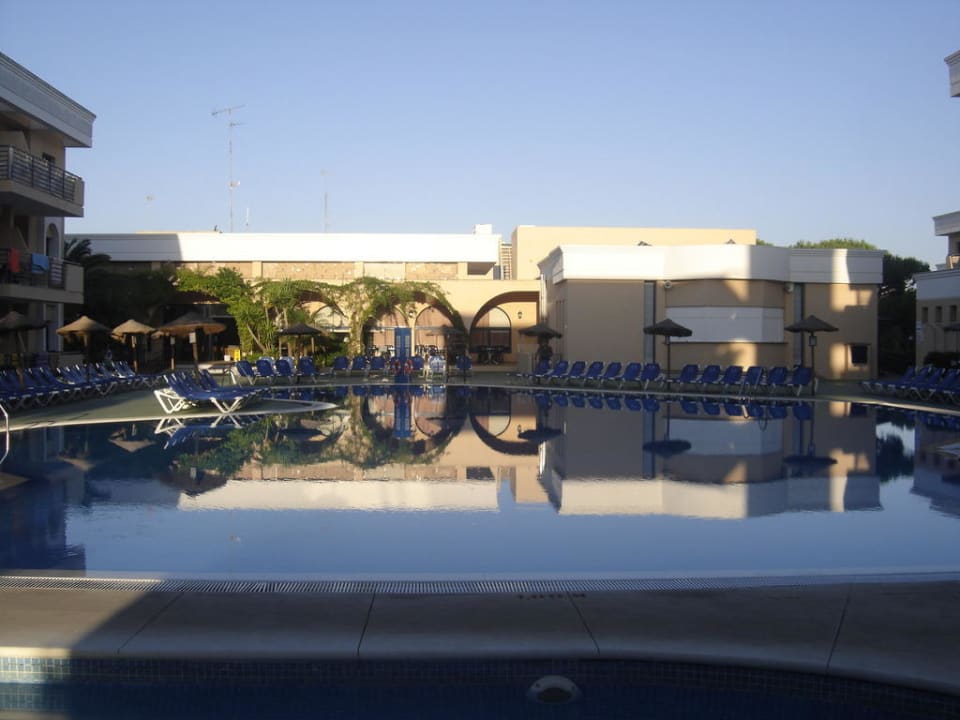 Pool morgens um 9 Uhr Sol Sancti Petri Apartamentos