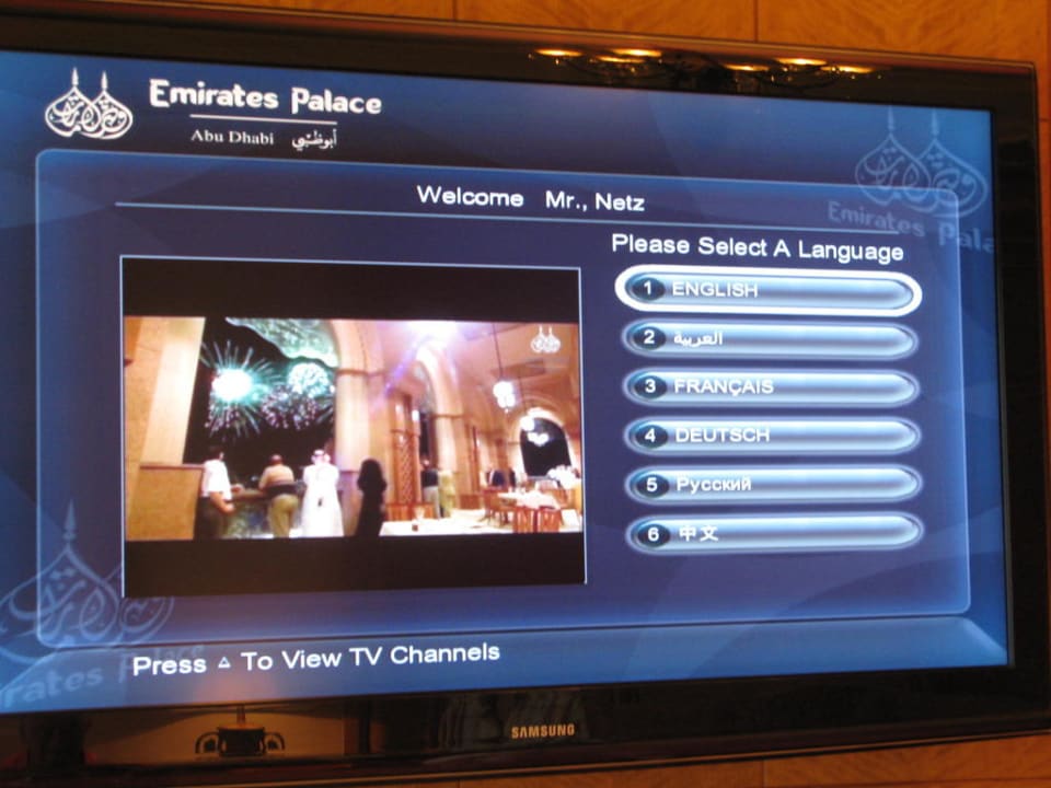 Begrüßung per Bildschirm Emirates Palace Mandarin Oriental