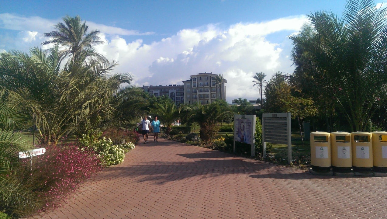 Den Strand im Rücken in Richtung Pool Sunis Elita Beach Resort & Spa