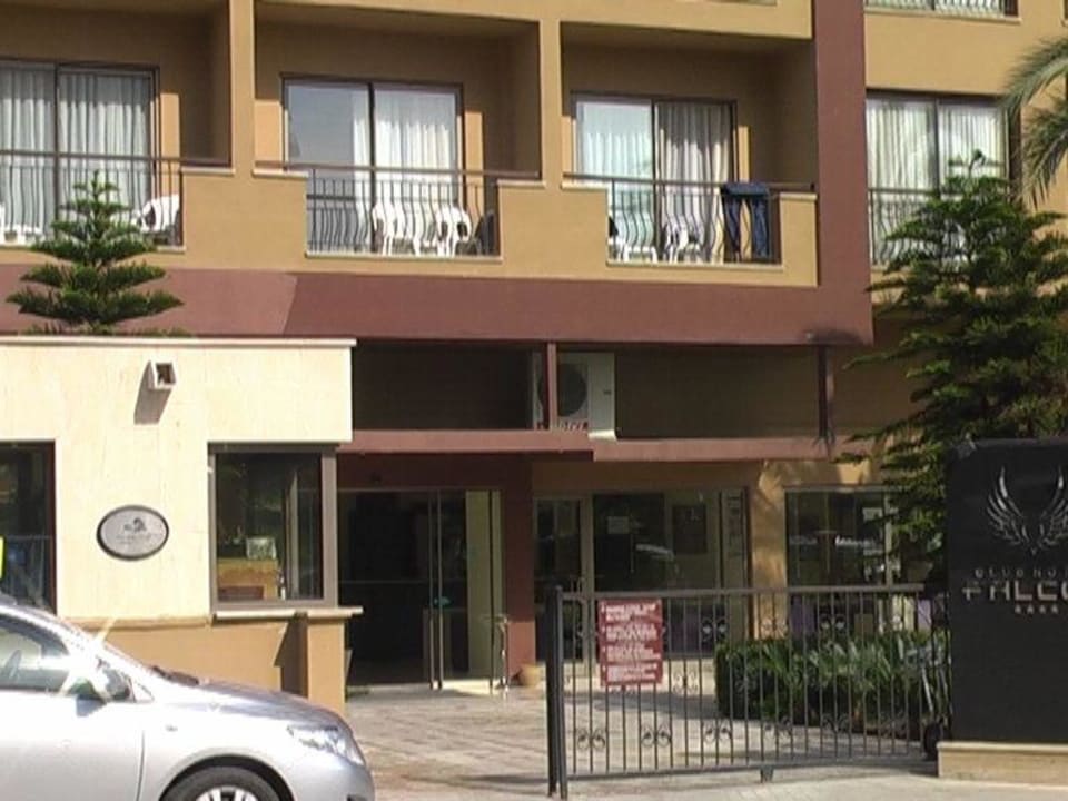 Hoteleingang Falcon Hotel
