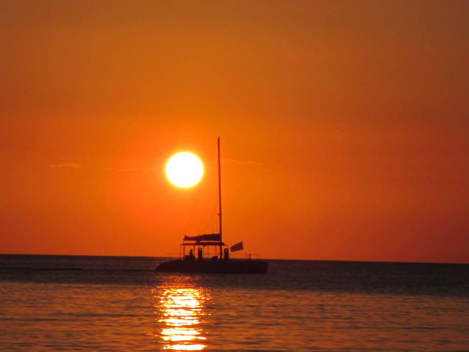 Am Strand vor dem Abendessen Hotel Beachcomber