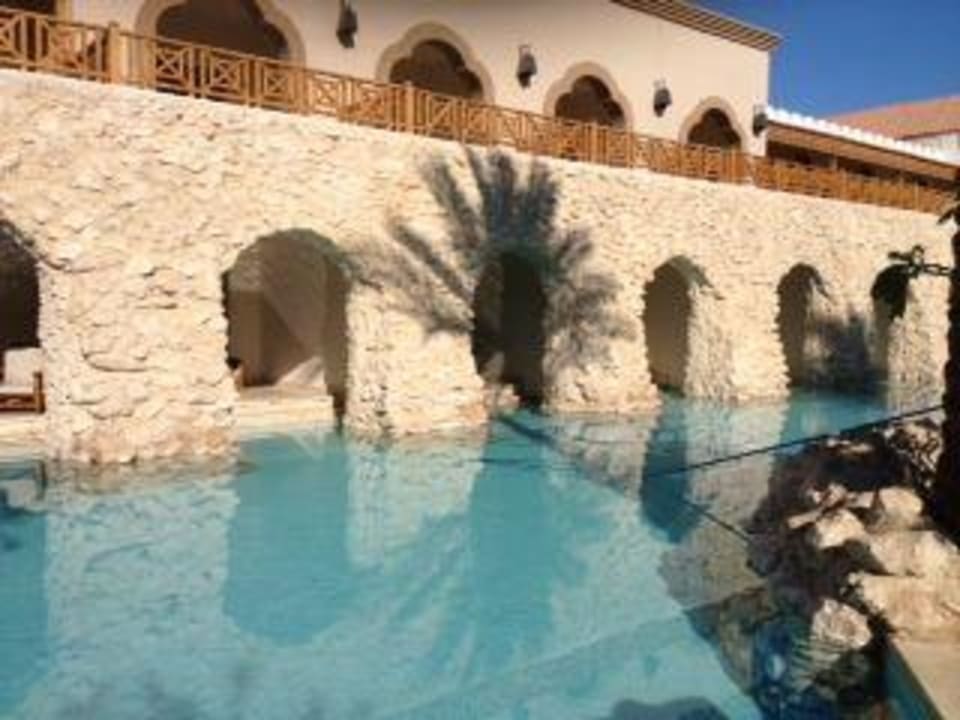 Beheizter Pool vor den Junior-Suiten Ghazala Gardens