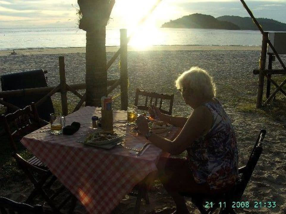 Sonnenuntergang im Biergarten Hotel Beach Garden Resort