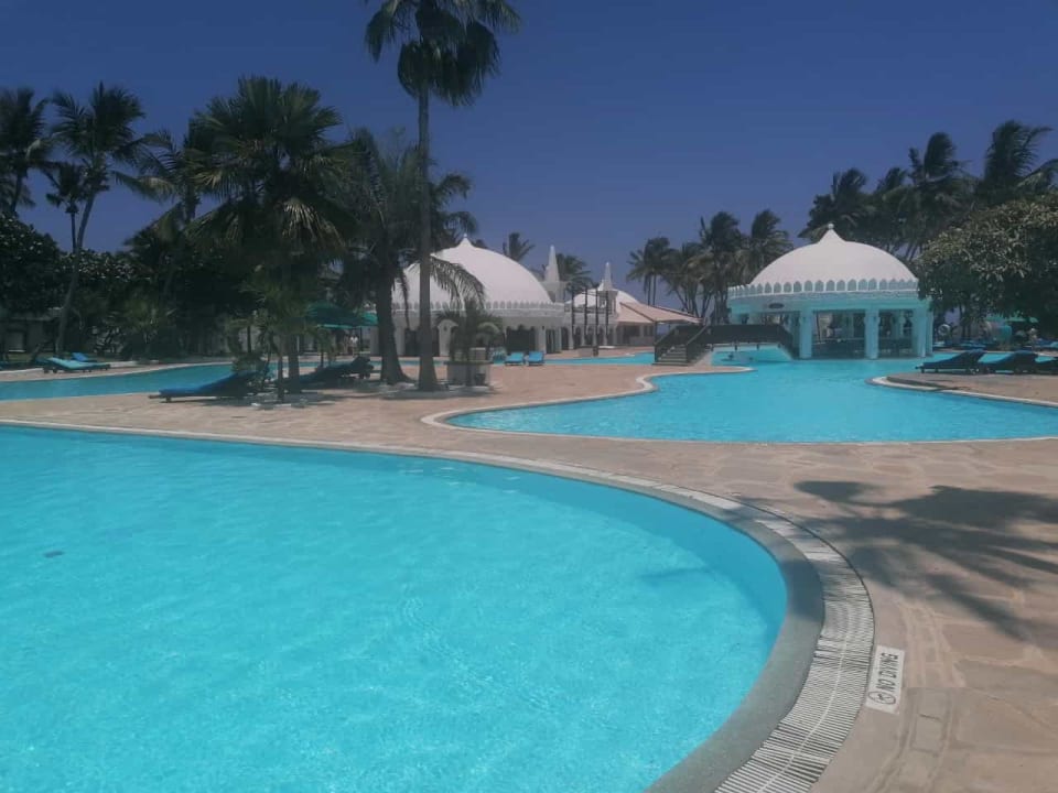 Pool Hotel Southern Palms Beach Resort