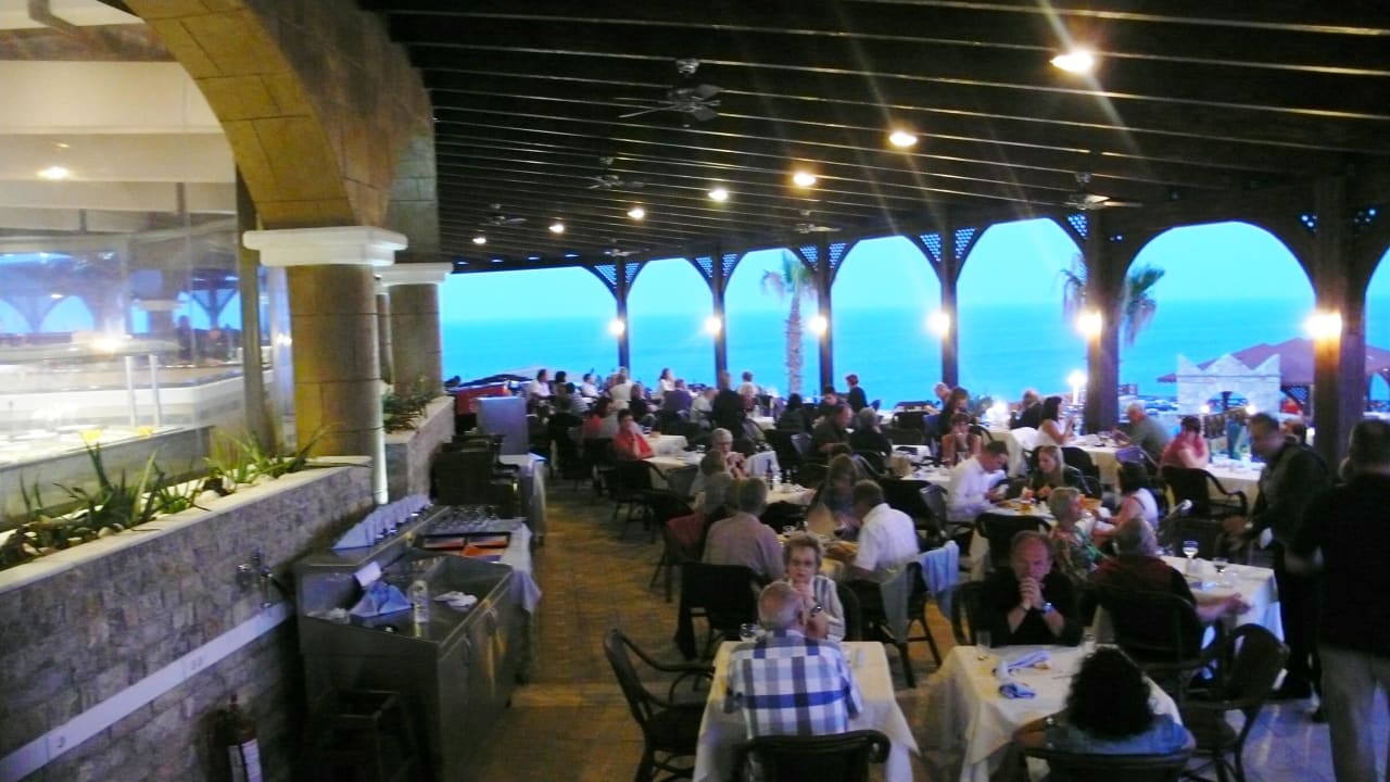 Abendessen im Restaurant Poseidon Hotel Kalithea Horizon Royal