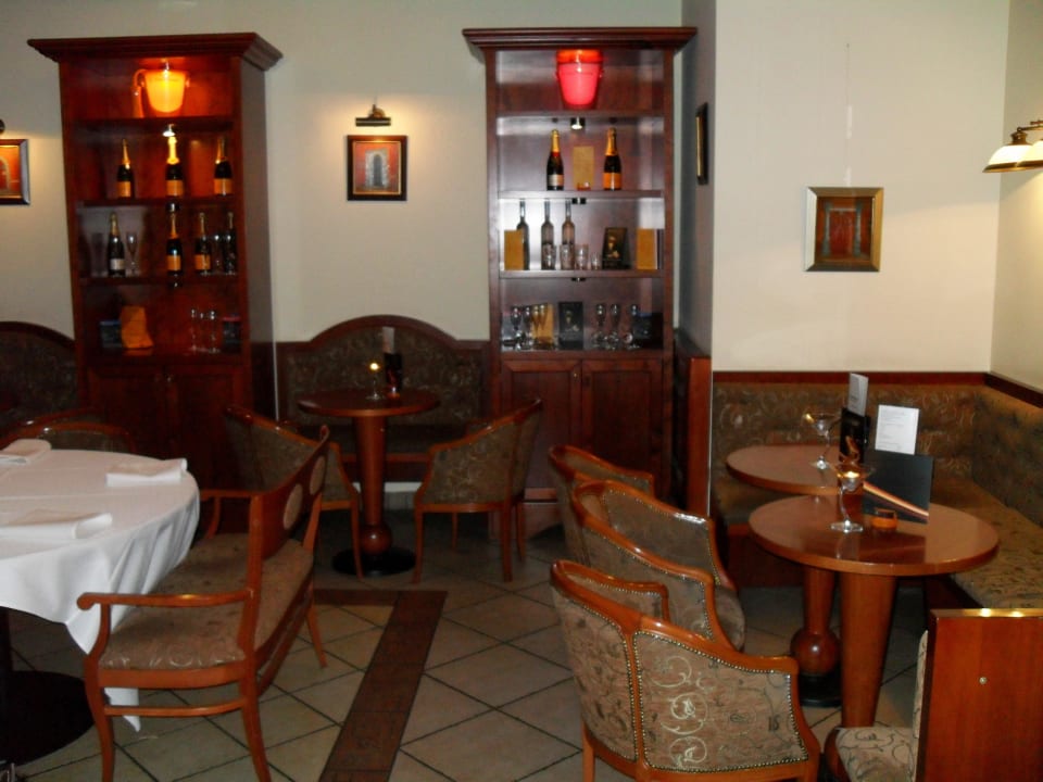 Mehr Tische gab es in der Bar nicht... Scandic Wrocław