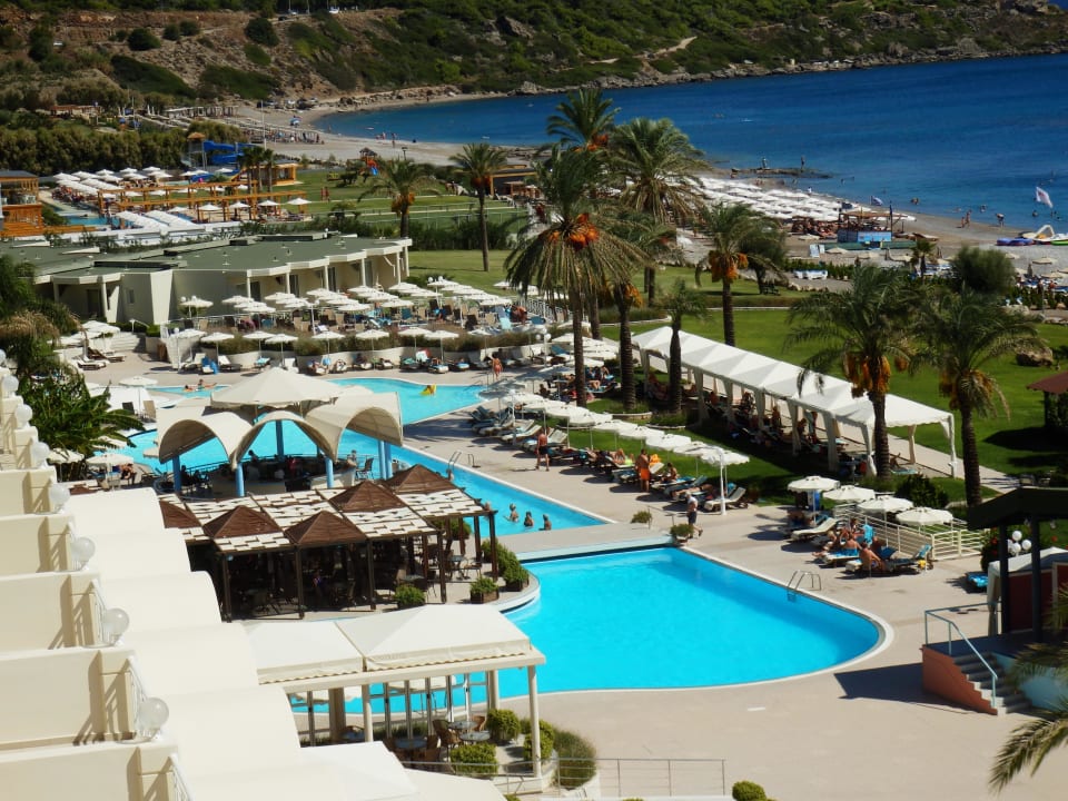 Blick vom Zimmer zur Poolanlage Rodos Palladium Leisure & Wellness